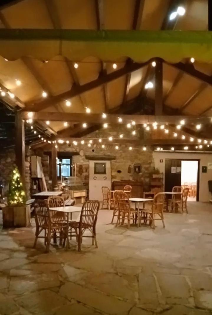 Albergue La Escuela De Лири Экстерьер фото