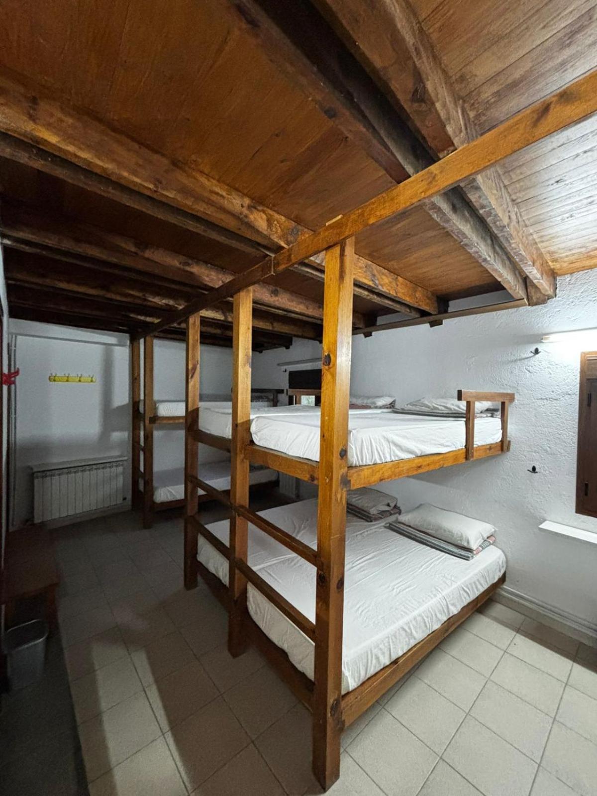 Albergue La Escuela De Лири Экстерьер фото